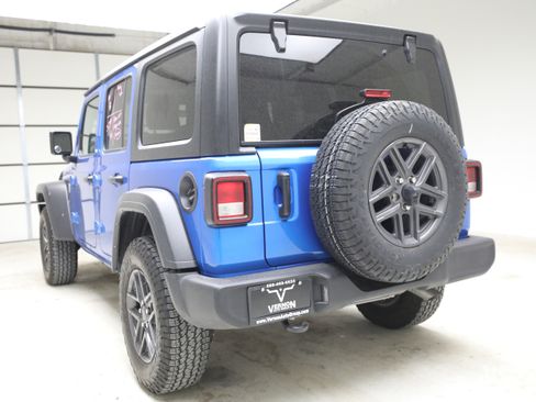 Used 2024 Jeep Wrangler Unlimited Sport AWD/4WD image 2