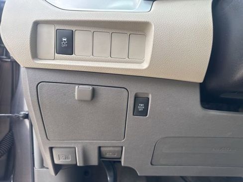 Used 2015 Toyota Sienna LE FWD image 38