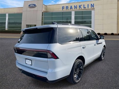 New 2025 Lincoln Navigator Reserve w/ Jet Appearance Package image 3