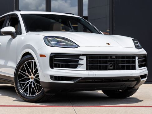 Certified 2026 Porsche Cayenne image 9