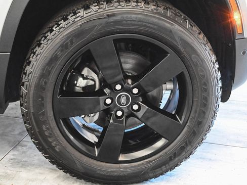 Used 2023 Land Rover Defender 90 S image 11