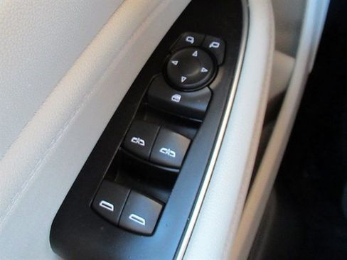 Used 2018 Buick Regal Essence w/ Driver Confidence Package #1 FWD image 27
