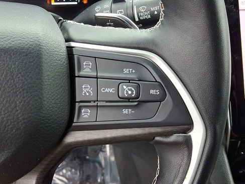 Used 2022 Jeep Grand Cherokee L Limited image 23