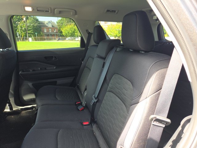 Used 2025 Nissan Pathfinder S AWD/4WD image 17