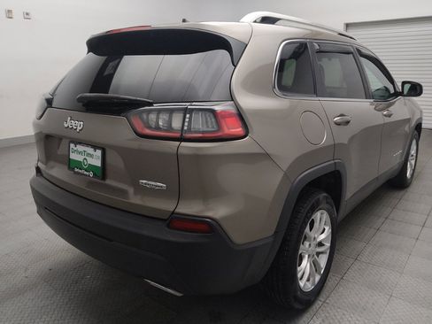 Used 2019 Jeep Cherokee Latitude w/ Cold Weather Group FWD image 9