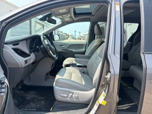 Used 2019 Toyota Sienna XLE Premium w/ Protection Package AWD/4WD image 4