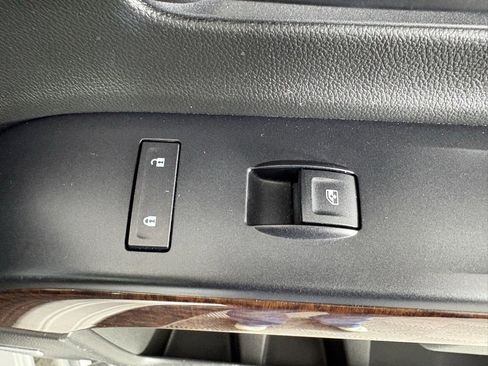 Used 2017 GMC Sierra 1500 SLT w/ SLT Premium Package image 39