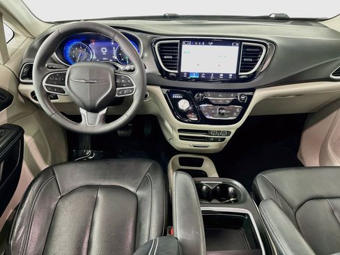 Used 2022 Chrysler Pacifica Touring-L FWD image 21