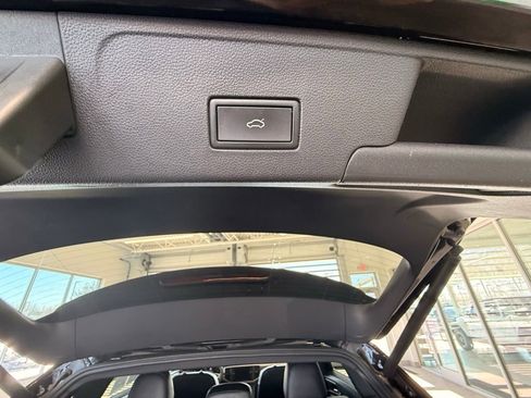 Used 2021 Volkswagen Atlas Cross Sport SE image 12