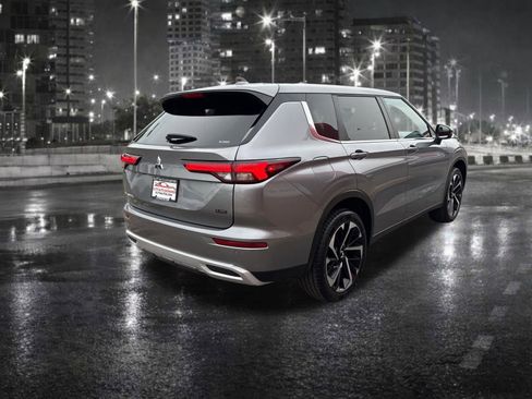 Used 2024 Mitsubishi Outlander SE image 6