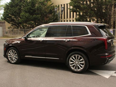 Used 2021 Cadillac XT6 Premium Luxury image 9