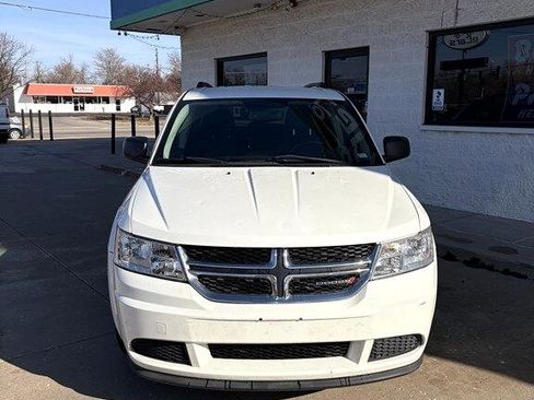 Used 2017 Dodge Journey SE w/ Flexible Seating Group image 3