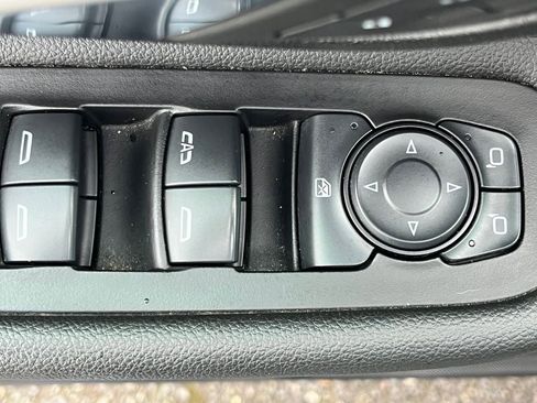 Used 2024 GMC Terrain SLT AWD/4WD image 9