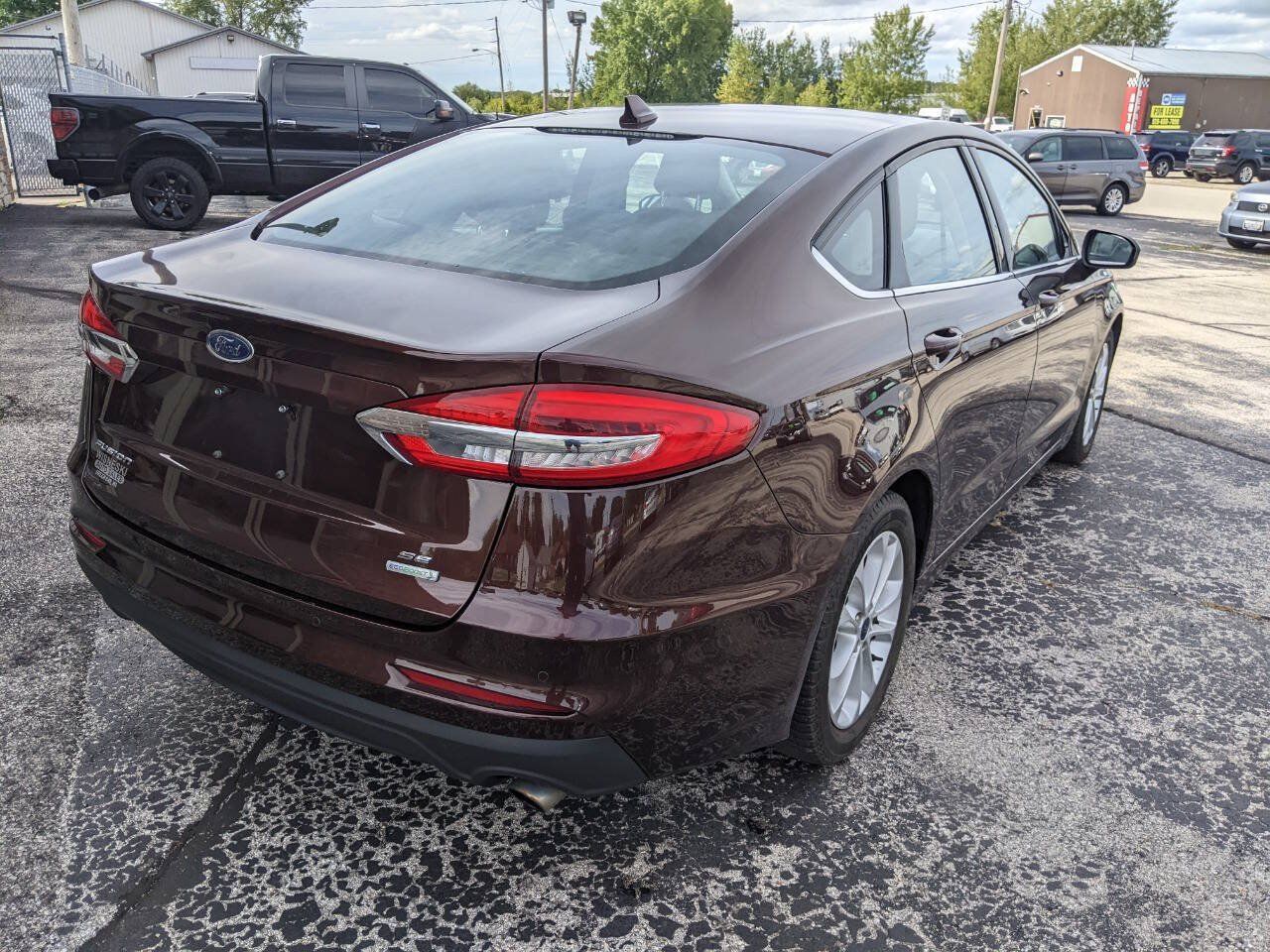 Used 2019 Ford Fusion SE FWD image 3