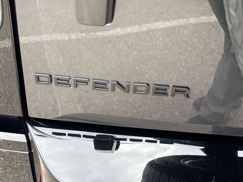 Used 2023 Land Rover Defender 90 V8 AWD/4WD image 11