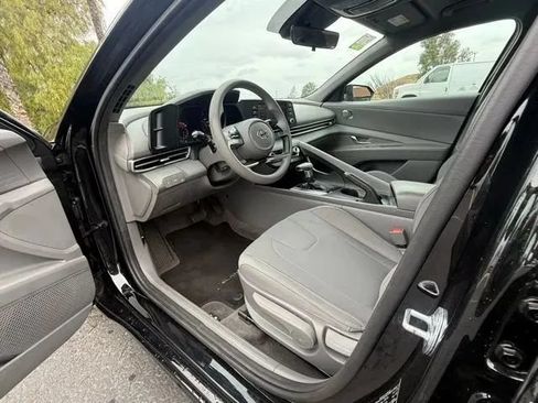 Used 2023 Hyundai Elantra SEL FWD image 8
