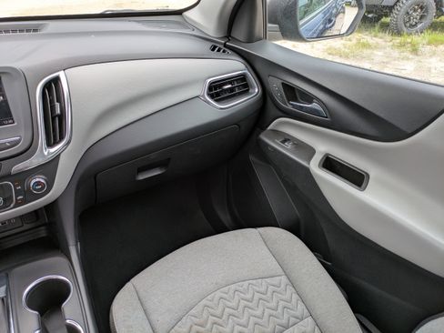 Used 2022 Chevrolet Equinox LS image 16