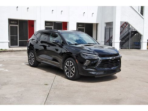 Used 2023 Chevrolet Blazer RS w/ Enhanced Convenience Package FWD image 9