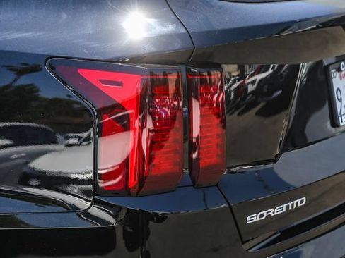 Used 2023 Kia Sorento S FWD image 10