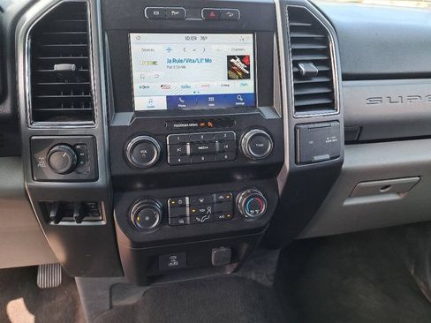 Used 2022 Ford F250 XLT w/ FX4 Off-Road Package AWD/4WD image 7