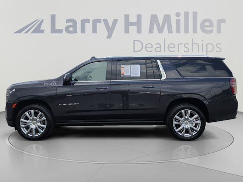 Used 2023 Chevrolet Suburban High Country w/ Premium Package 2 AWD/4WD image 2