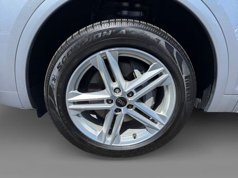 Used 2023 Audi Q5 e Premium w/ Convenience Package AWD/4WD image 9