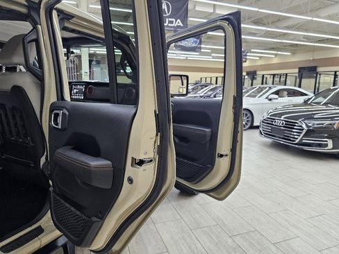 Used 2020 Jeep Gladiator Mojave AWD/4WD image 23