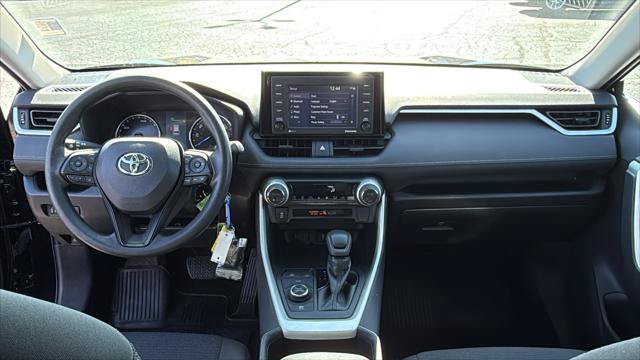 Certified 2022 Toyota RAV4 LE AWD/4WD image 32