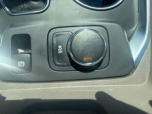 Used 2019 Chevrolet Traverse LT image 14