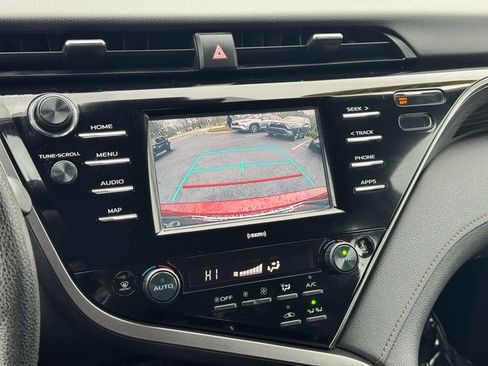 Used 2020 Toyota Camry LE image 31