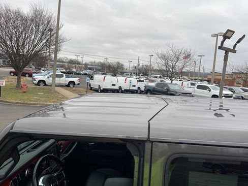 Used 2021 Jeep Wrangler Unlimited Rubicon w/ Xtreme Recon 35" Tire Package image 13