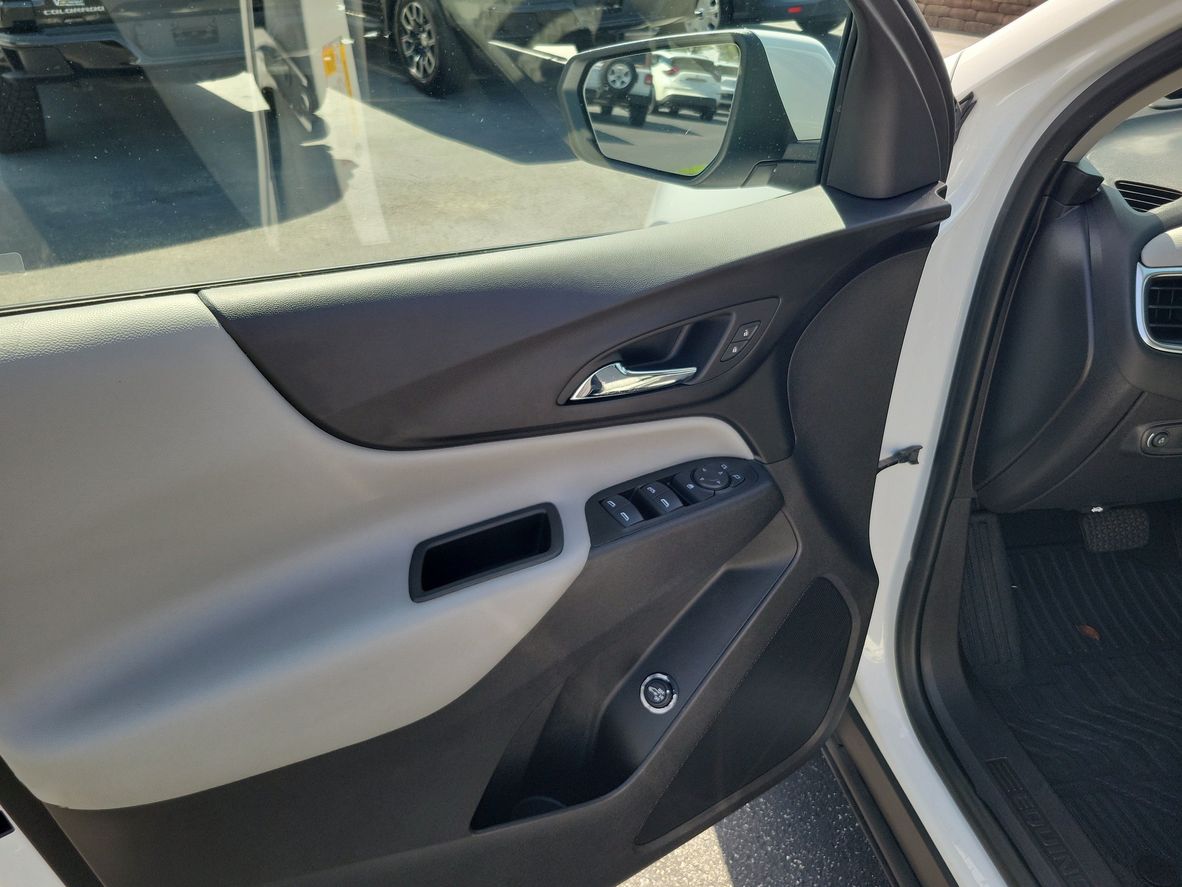 Used 2024 Chevrolet Equinox LT AWD/4WD image 17