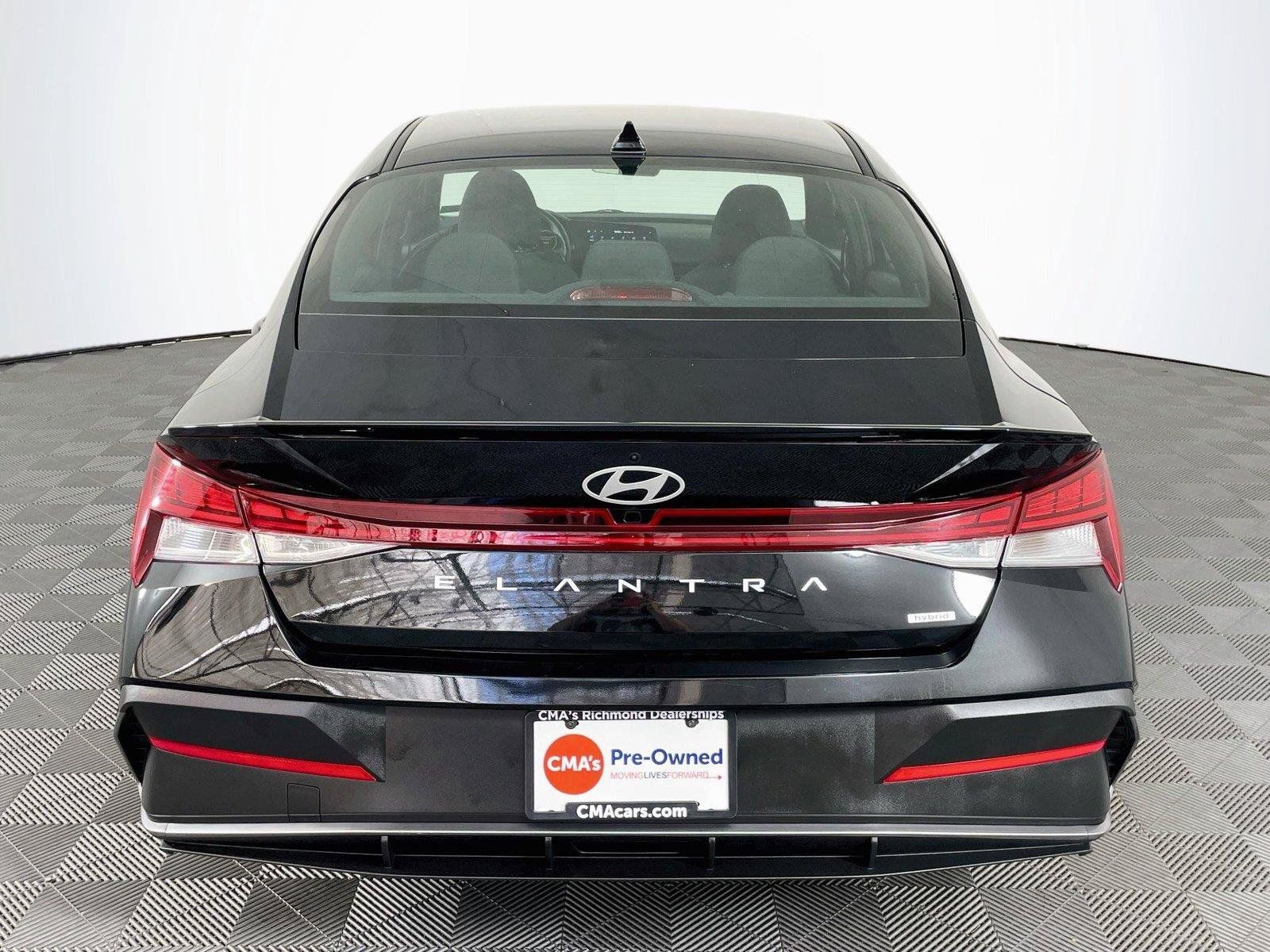 Certified 2025 Hyundai Elantra SEL FWD image 9