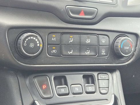 Used 2019 GMC Terrain SLE FWD image 17
