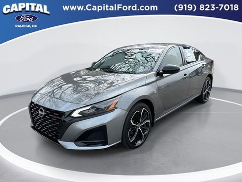 Used 2025 Nissan Altima 2.5 SR image 1