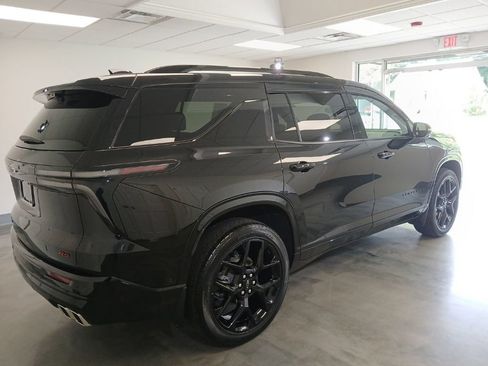Used 2024 Chevrolet Traverse RS AWD/4WD image 2