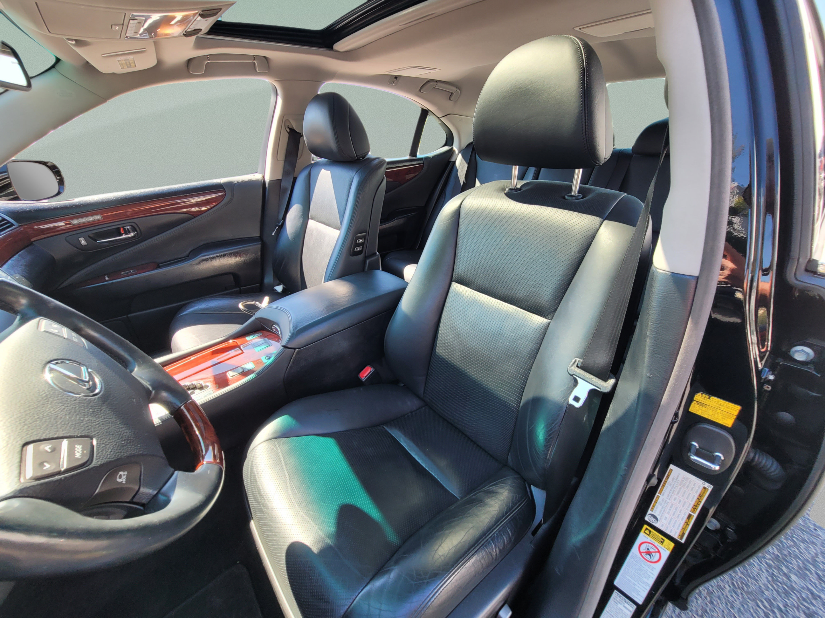 Used 2012 Lexus LS 460 AWD w/ Comfort Pkg image 11