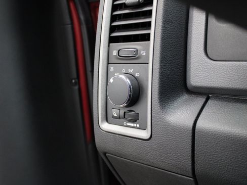 Used 2015 RAM 3500 Tradesman w/ Chrome Appearance Group image 25