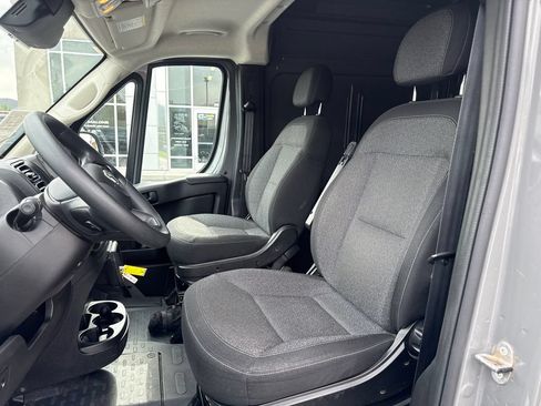 Used 2025 RAM ProMaster 2500 FWD image 9