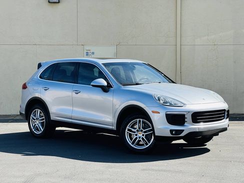 Used 2016 Porsche Cayenne AWD/4WD image 2