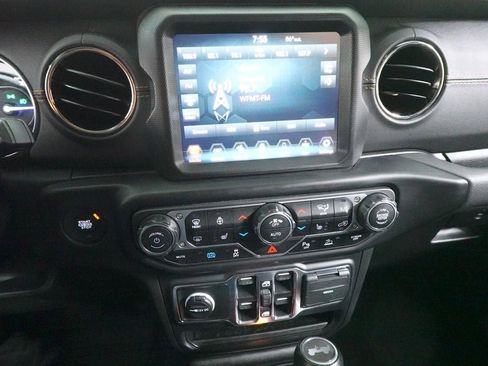 Used 2023 Jeep Wrangler Unlimited Sahara AWD/4WD image 16