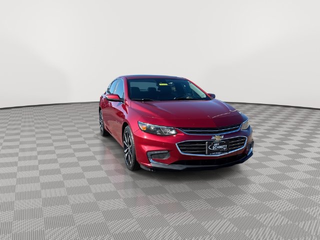 Used 2018 Chevrolet Malibu LT w/ Leather Package FWD image 3