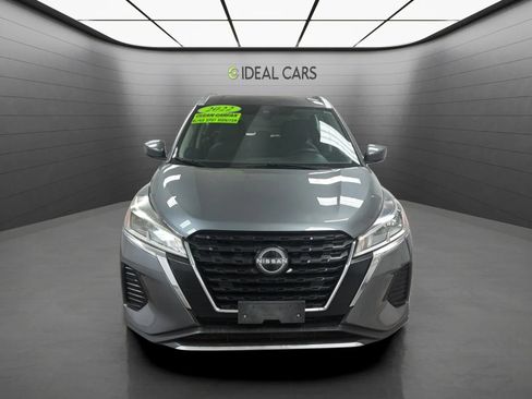 Used 2022 Nissan Kicks SV FWD image 2