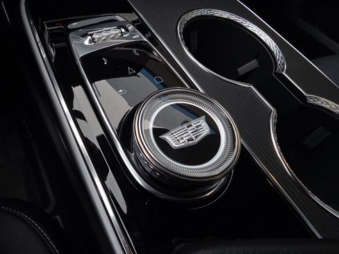 Used 2025 Cadillac Lyriq Sport image 30