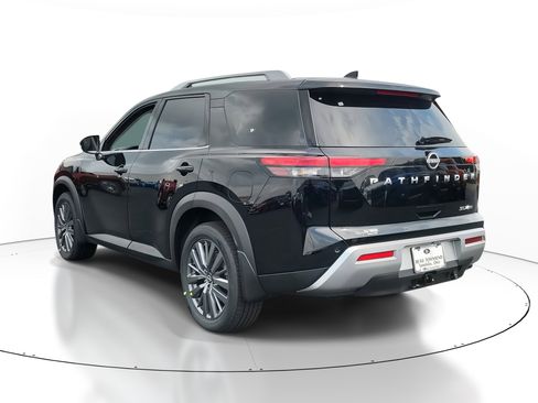 Used 2025 Nissan Pathfinder SL w/ SL Premium Package image 3