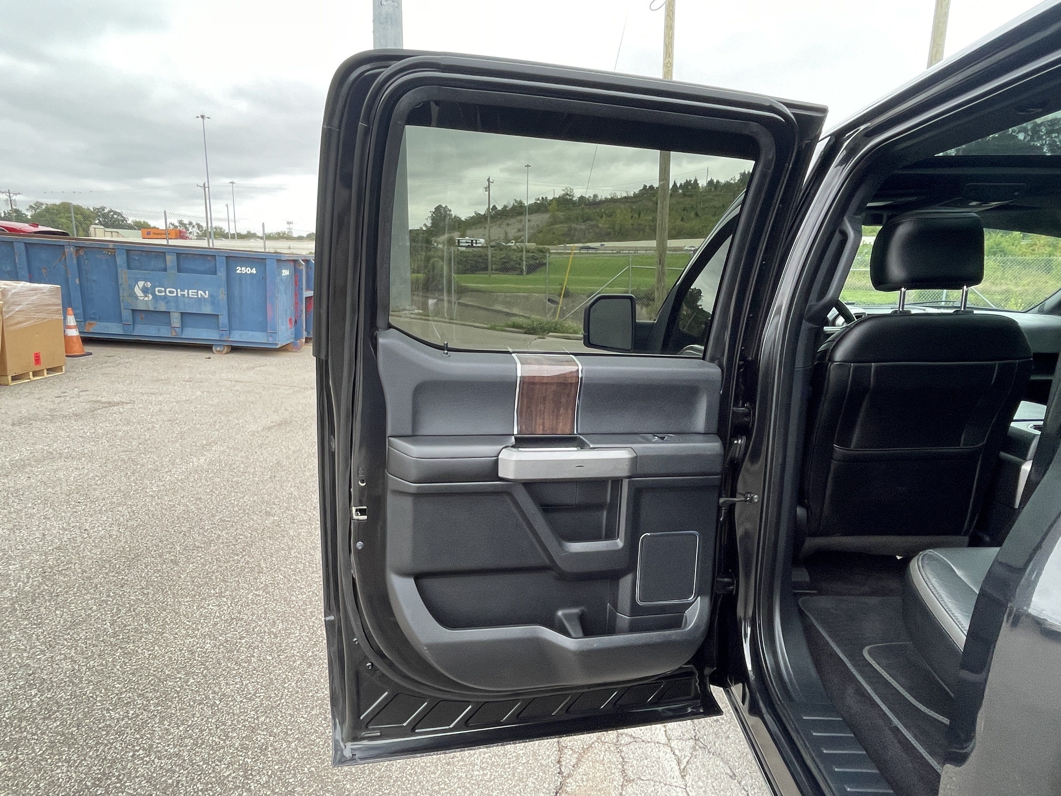 Used 2015 Ford F150 Platinum w/ Equipment Group 701A Luxury AWD/4WD image 27