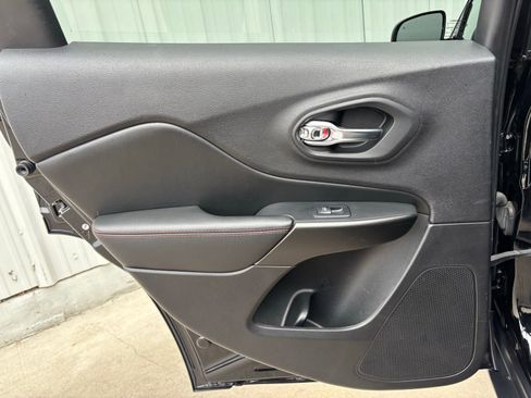 Used 2020 Jeep Cherokee Trailhawk w/ Cold Weather Group image 27