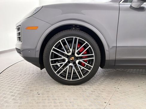 Certified 2025 Porsche Cayenne S AWD/4WD image 12