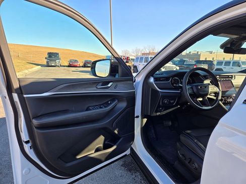 New 2025 Jeep Grand Cherokee Limited image 11