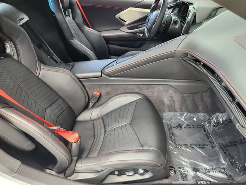 Used 2022 Chevrolet Corvette Stingray Premium Conv w/ Z51 Performance Package RWD image 3